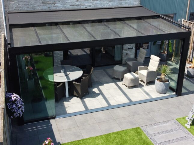 Aluminium garden room with awning